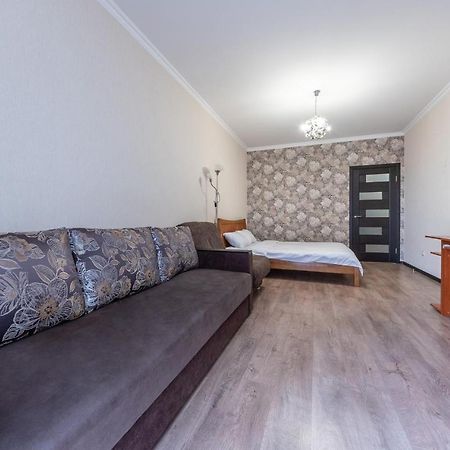 Flatrent Drahomanova 2A Apartment Kiev Luaran gambar