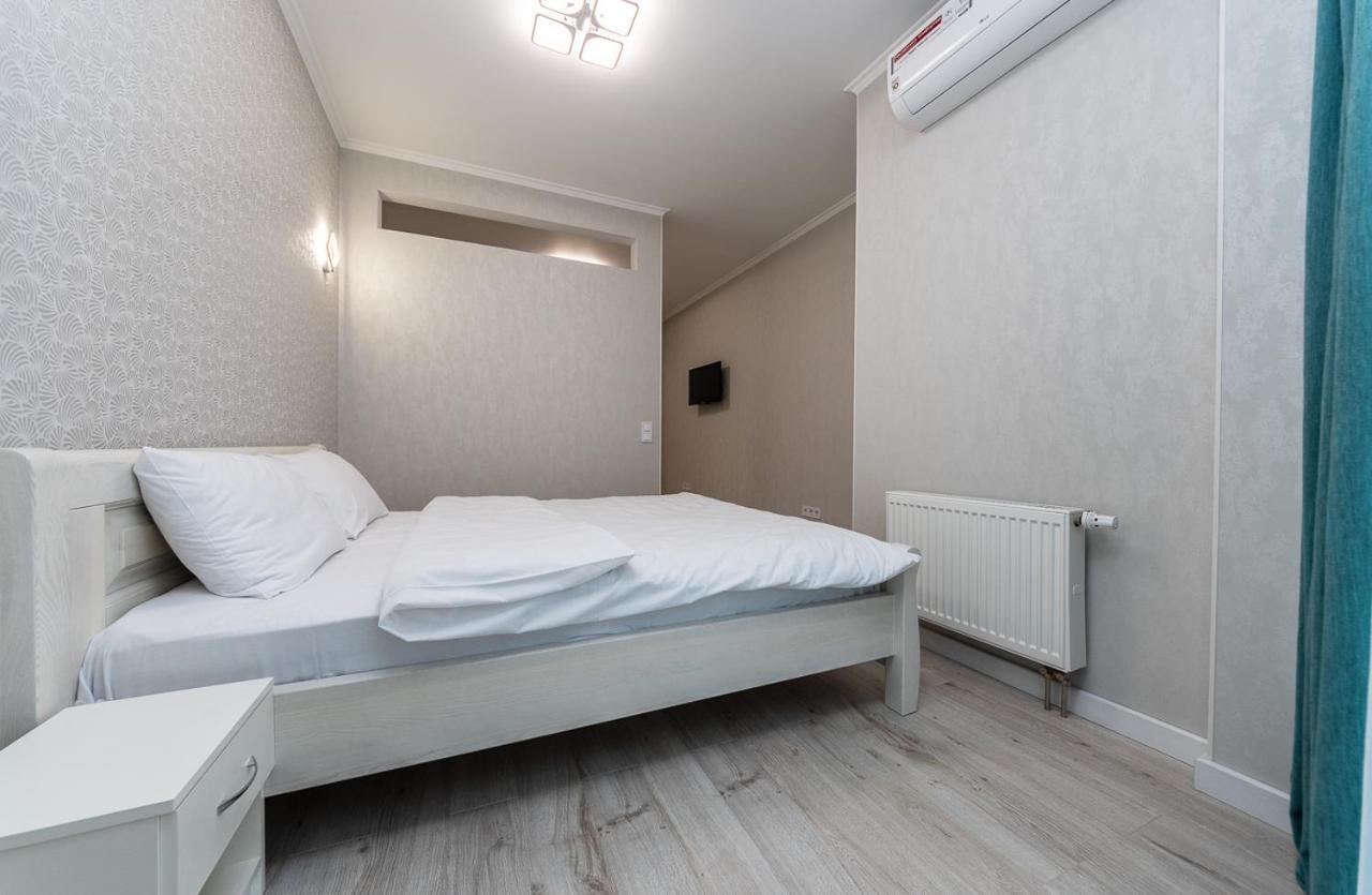 Flatrent Drahomanova 2A Apartment Kiev Luaran gambar