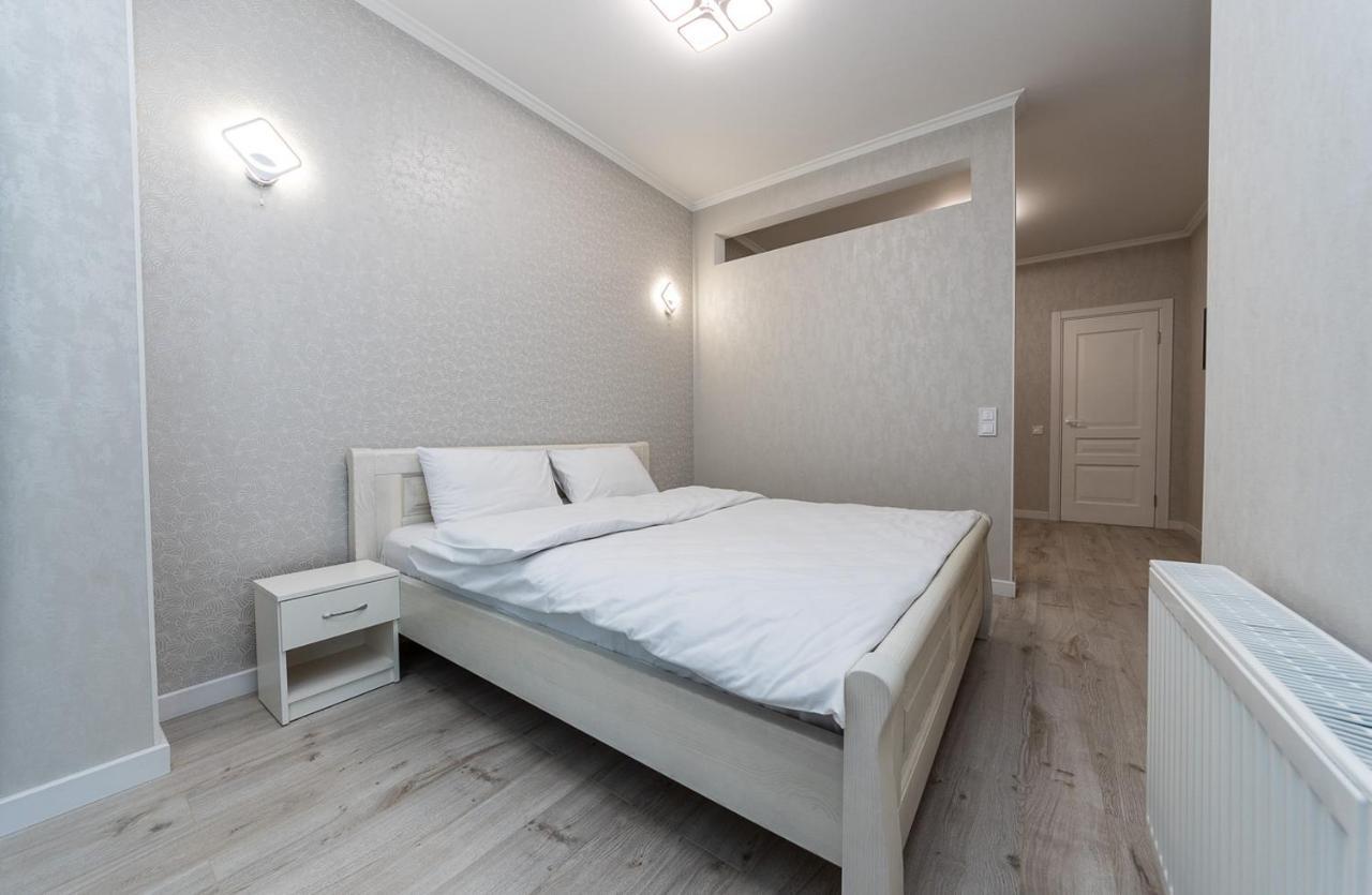 Flatrent Drahomanova 2A Apartment Kiev Luaran gambar