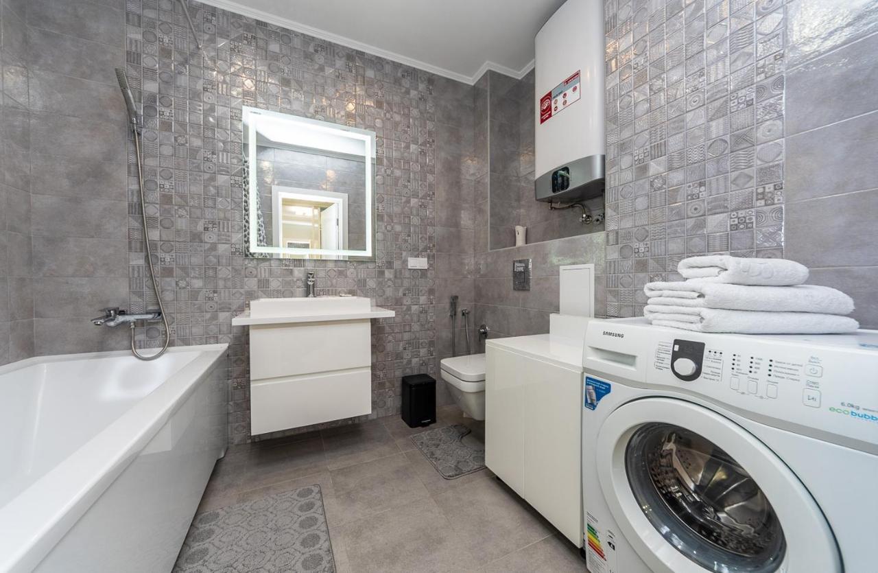 Flatrent Drahomanova 2A Apartment Kiev Luaran gambar
