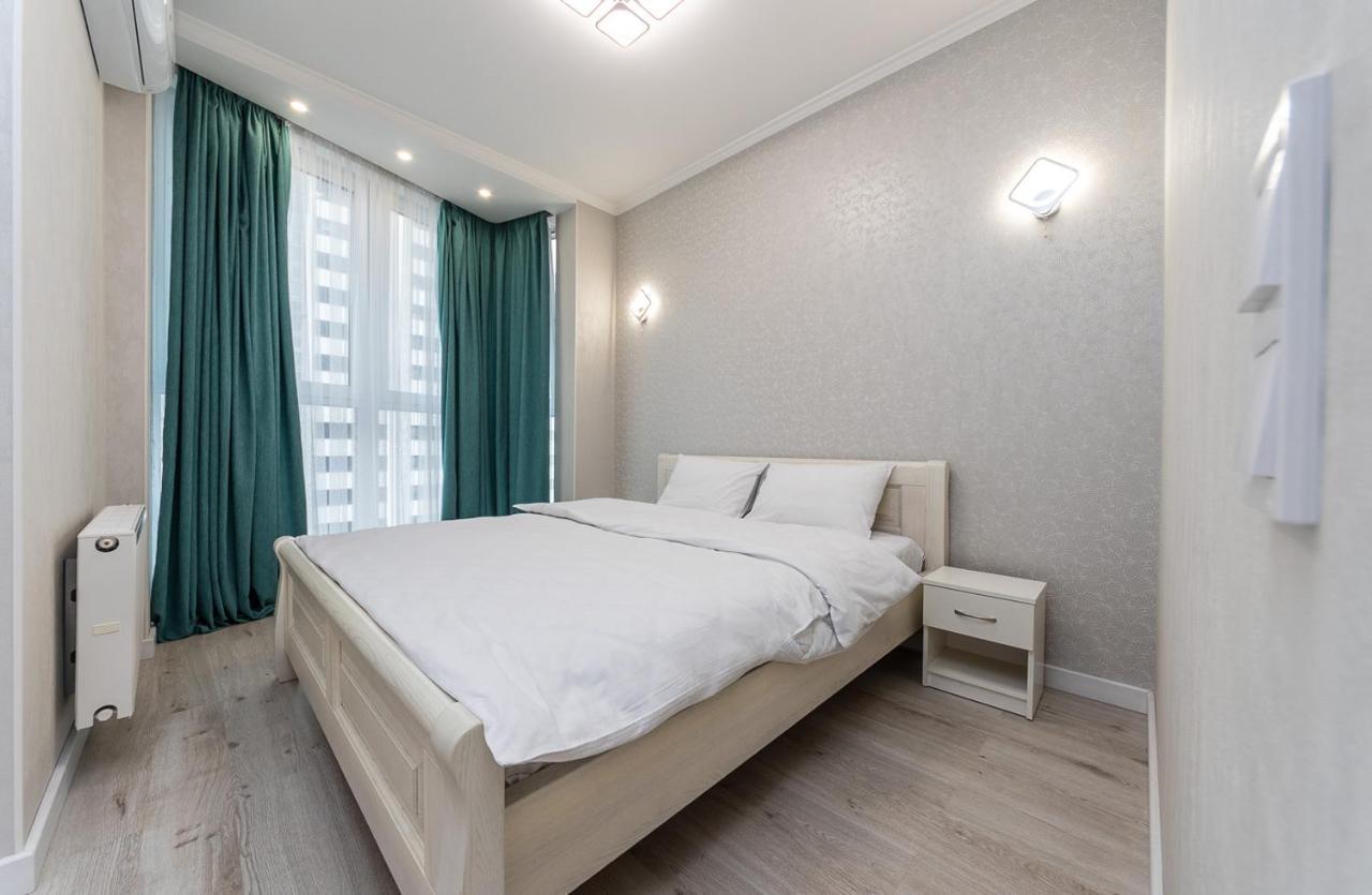 Flatrent Drahomanova 2A Apartment Kiev Luaran gambar