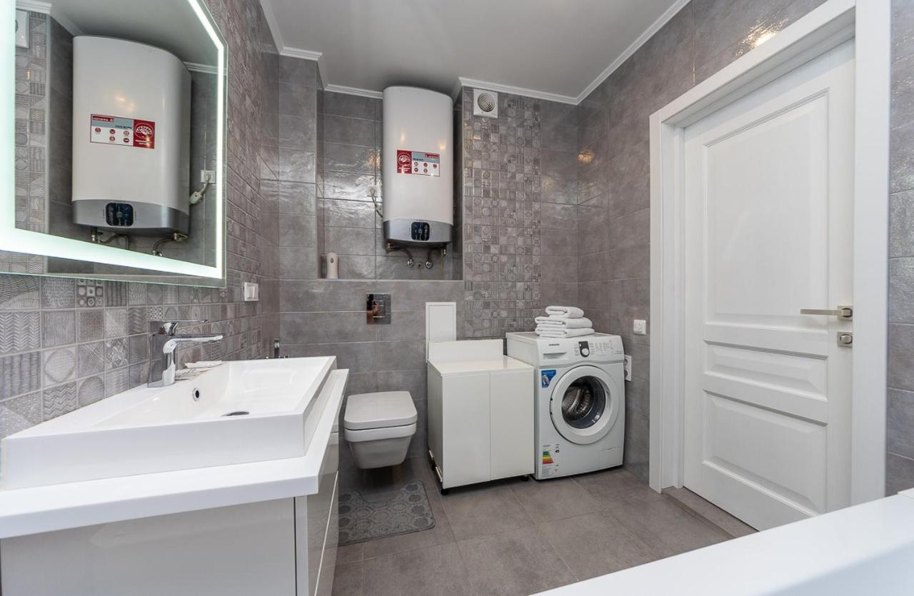 Flatrent Drahomanova 2A Apartment Kiev Luaran gambar