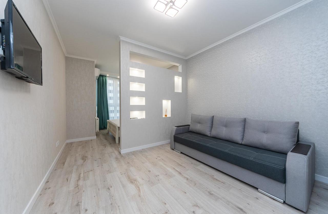 Flatrent Drahomanova 2A Apartment Kiev Luaran gambar