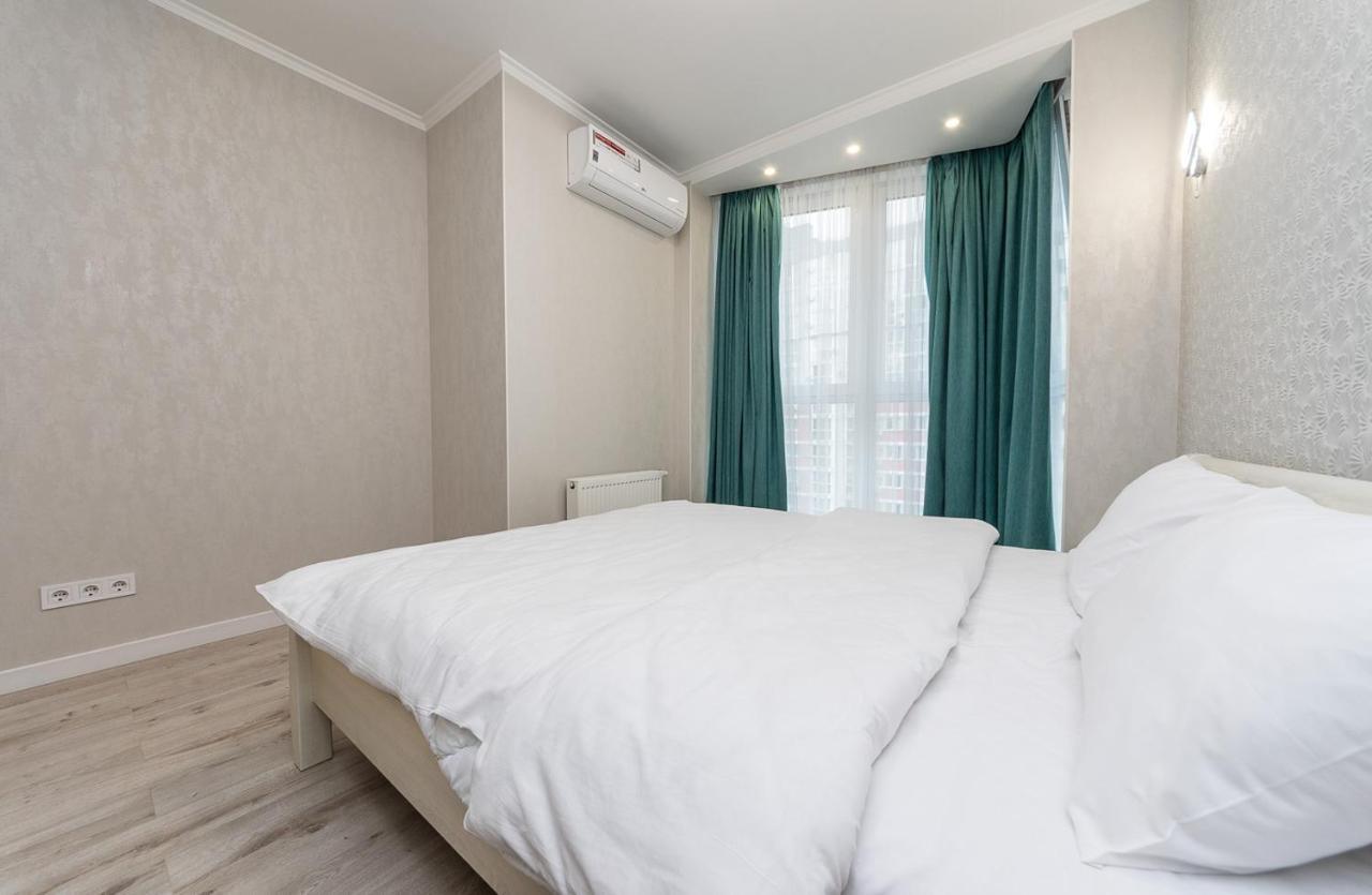 Flatrent Drahomanova 2A Apartment Kiev Luaran gambar