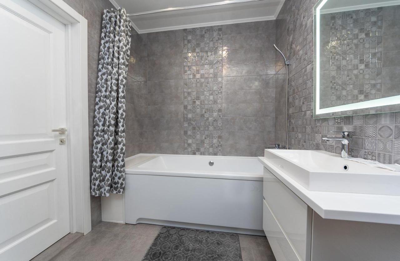 Flatrent Drahomanova 2A Apartment Kiev Luaran gambar