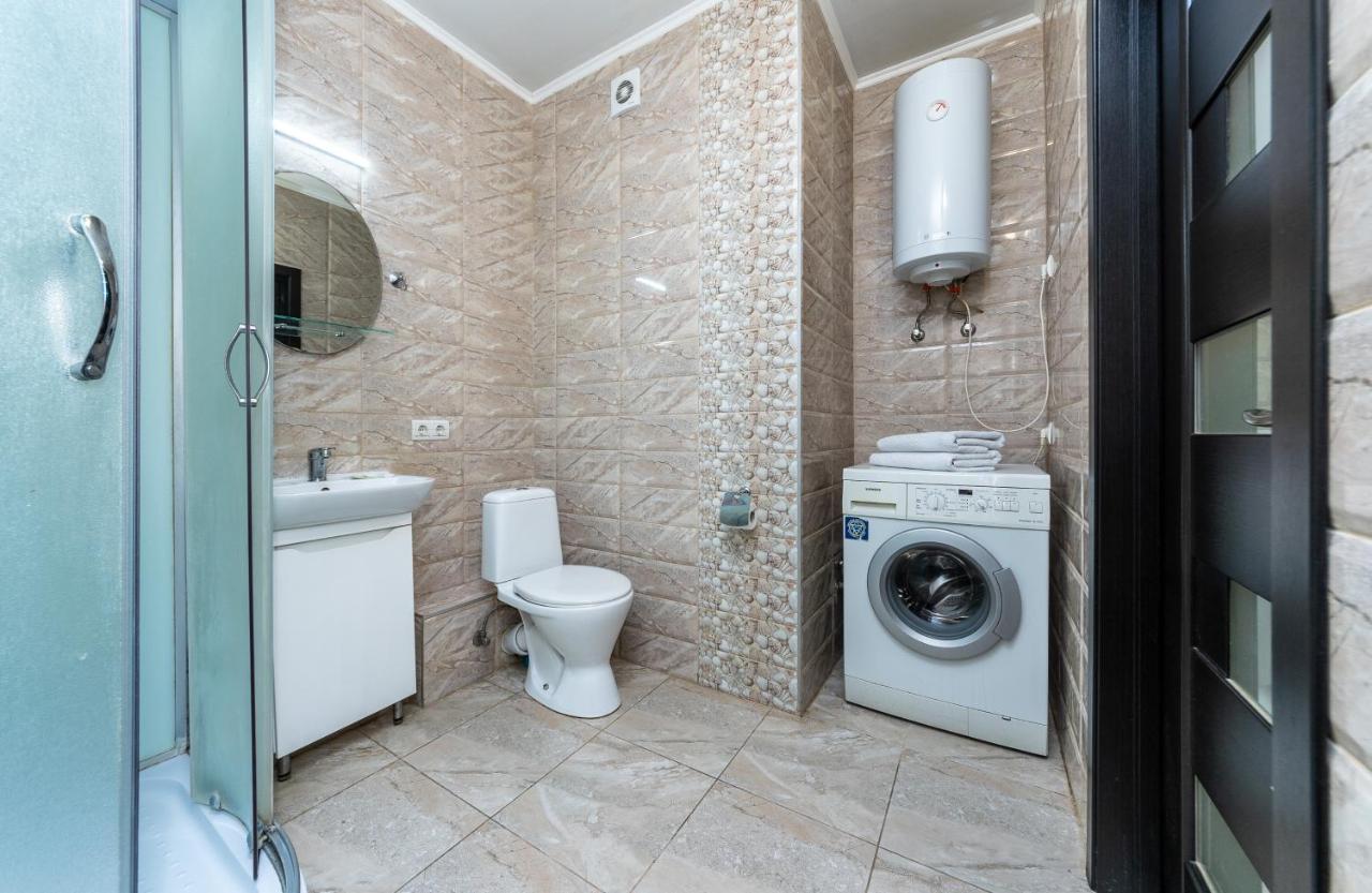 Flatrent Drahomanova 2A Apartment Kiev Luaran gambar